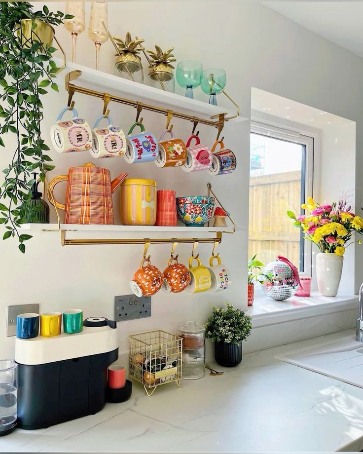 Style Open Shelves in Kitchen