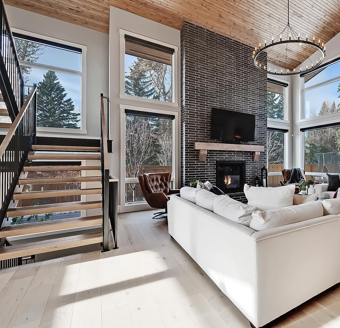 Modern lodge-style brick fireplace extending from floor to ceiling