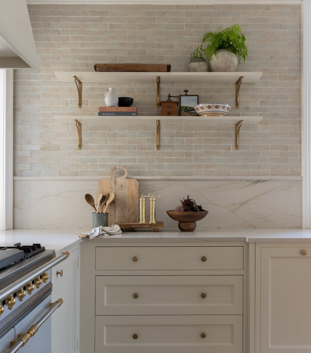 Style Open Shelves in Kitchen