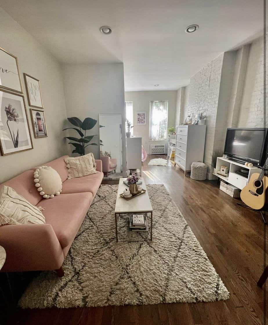 How To Arrange Аnd Decorate А Tiny Apartment From Personal Experience
