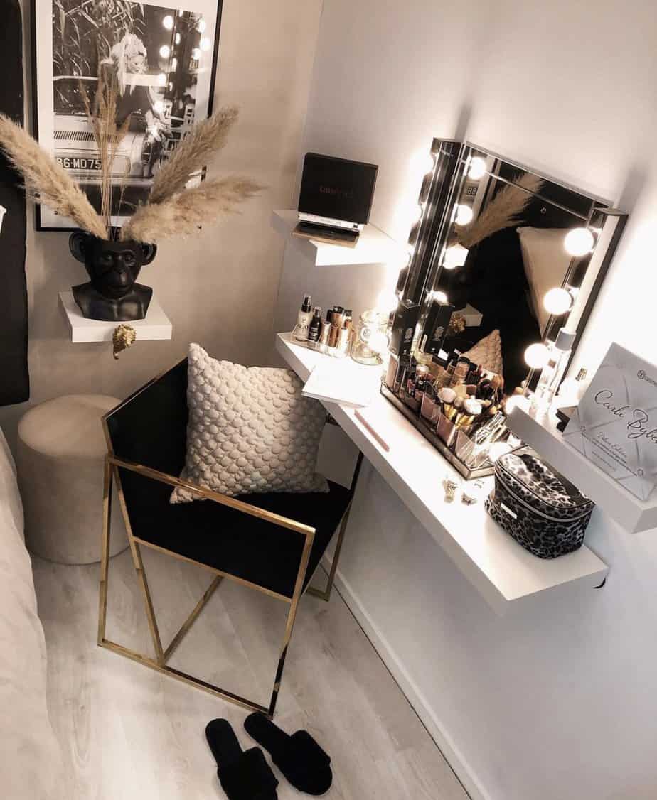 What You Need For a Makeup Corner On a Budget