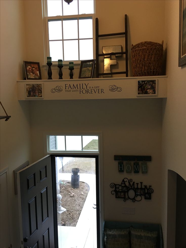 how to Decorate Foyer Ledge